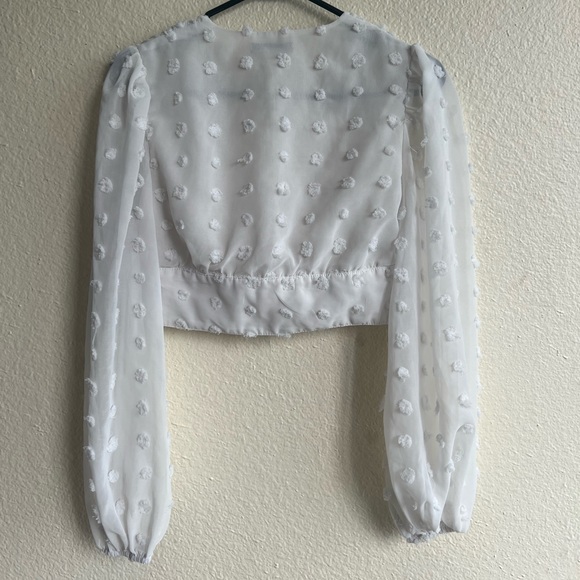 White top - Picture 2 of 3